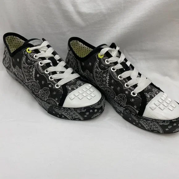 DKNY BARBARA STUDS SNEAKERS **VERY RARE** - Picture 3 of 9